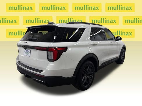 New 2026 Ford Explorer ST-Line w/ ST-Line Street Pack RWD image 3
