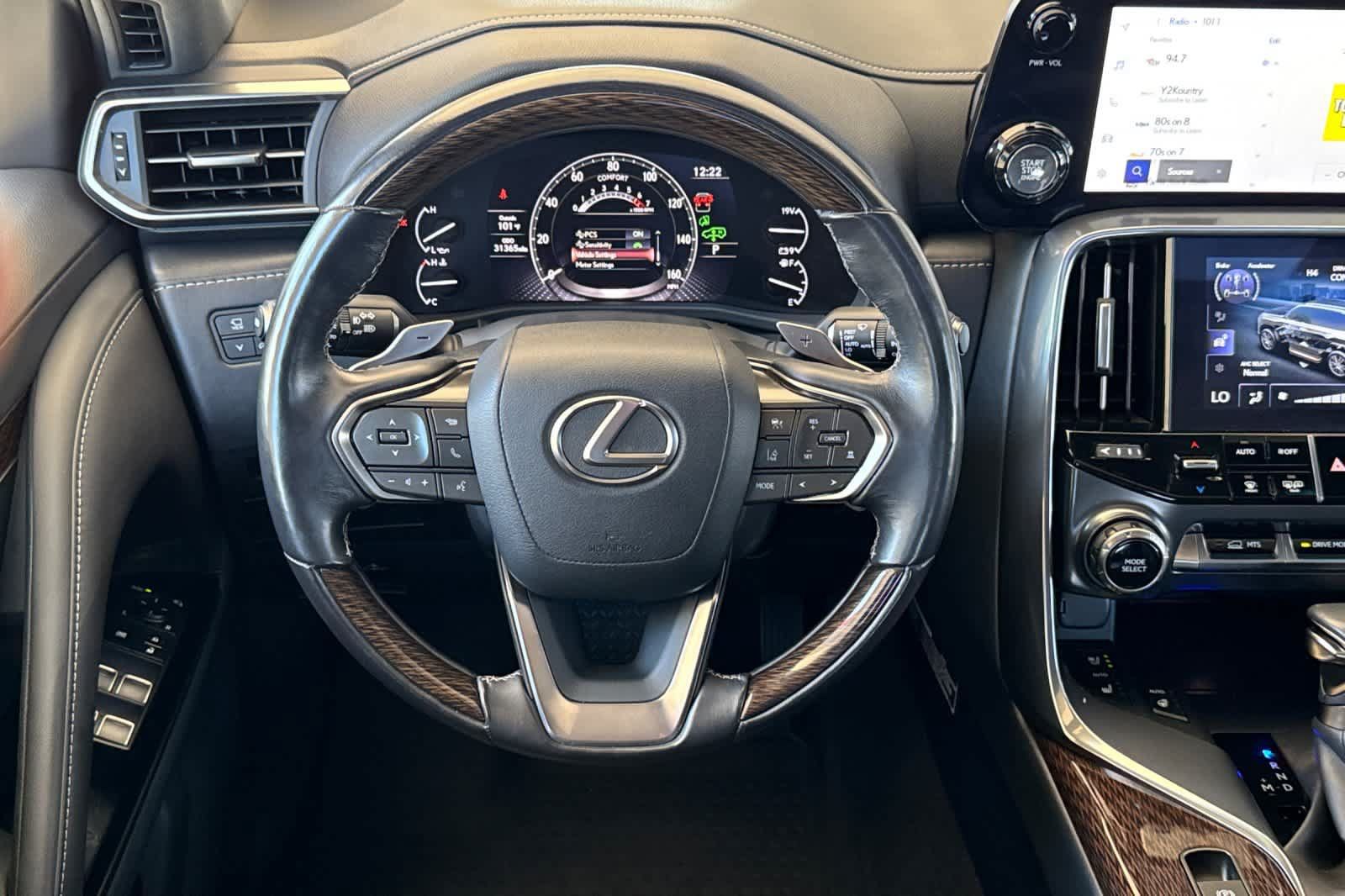 Used 2023 Lexus LX 600 4WD w/ Ultra Luxury Package image 15