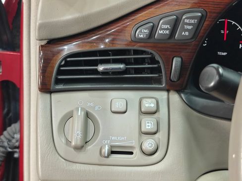 Used 2003 Cadillac De Ville DTS w/ Premium Luxury Package FWD image 9