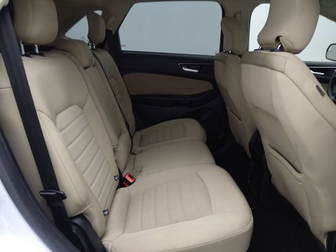 Used 2018 Ford Edge SE FWD image 19