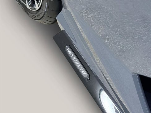 Used 2024 Lamborghini Revuelto image 34