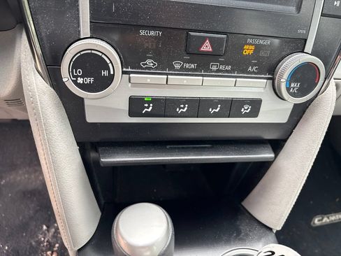 Used 2014 Toyota Camry LE FWD image 17
