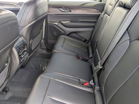 New 2025 Jeep Grand Cherokee L Limited w/ Black Appearance Package AWD/4WD image 14