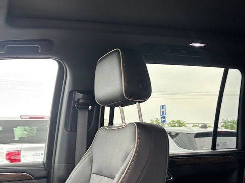 Used 2023 Chevrolet Suburban Premier RWD image 13