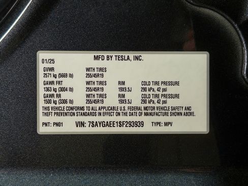 Used 2025 Tesla Model Y Long Range AWD/4WD image 27
