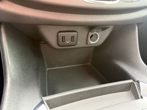 Used 2021 Chevrolet Traverse LT FWD image 18