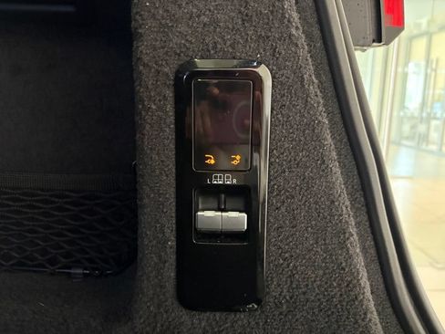 Used 2024 Land Rover Range Rover Sport SE AWD/4WD image 18