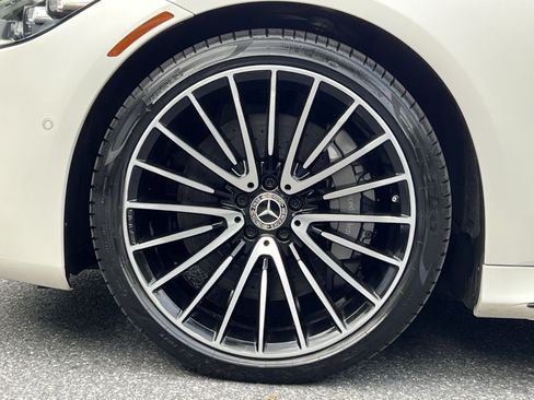 Used 2022 Mercedes-Benz S 580 4MATIC Sedan w/ AMG Line Package image 17