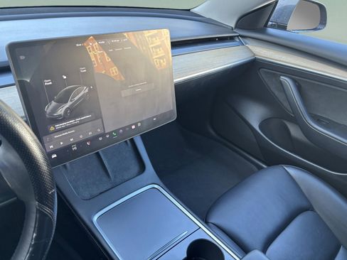 Used 2021 Tesla Model 3 Standard Range Plus image 12