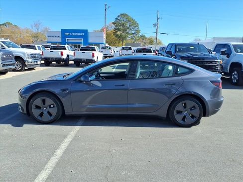 Used 2023 Tesla Model 3 Standard Range image 4