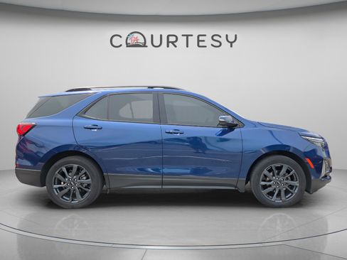 Used 2022 Chevrolet Equinox RS w/ RS Leather Package FWD image 2