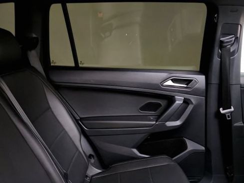 Used 2020 Volkswagen Tiguan SE R-Line FWD image 38