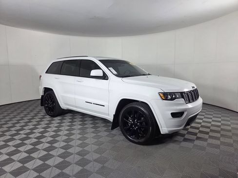 Used 2019 Jeep Grand Cherokee Altitude RWD image 3