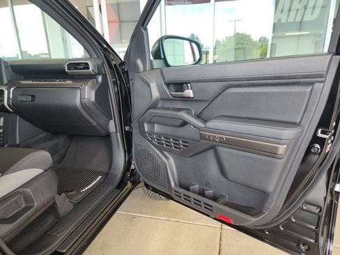 Certified 2025 Toyota Tacoma TRD Off-Road AWD/4WD image 26