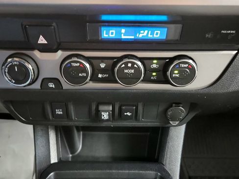 Certified 2022 Toyota Tacoma SR5 AWD/4WD image 30