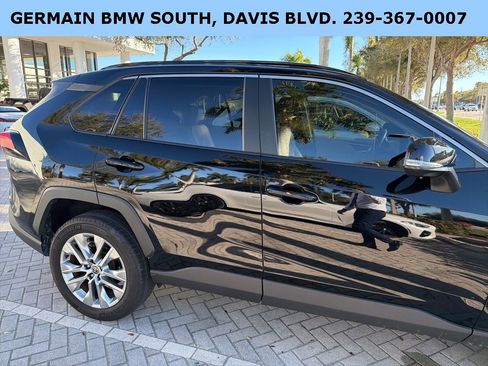 Used 2023 Toyota RAV4 XLE Premium image 7