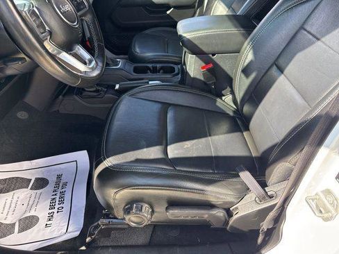 Used 2022 Jeep Wrangler Unlimited Sahara w/ Cold Weather Group AWD/4WD image 16