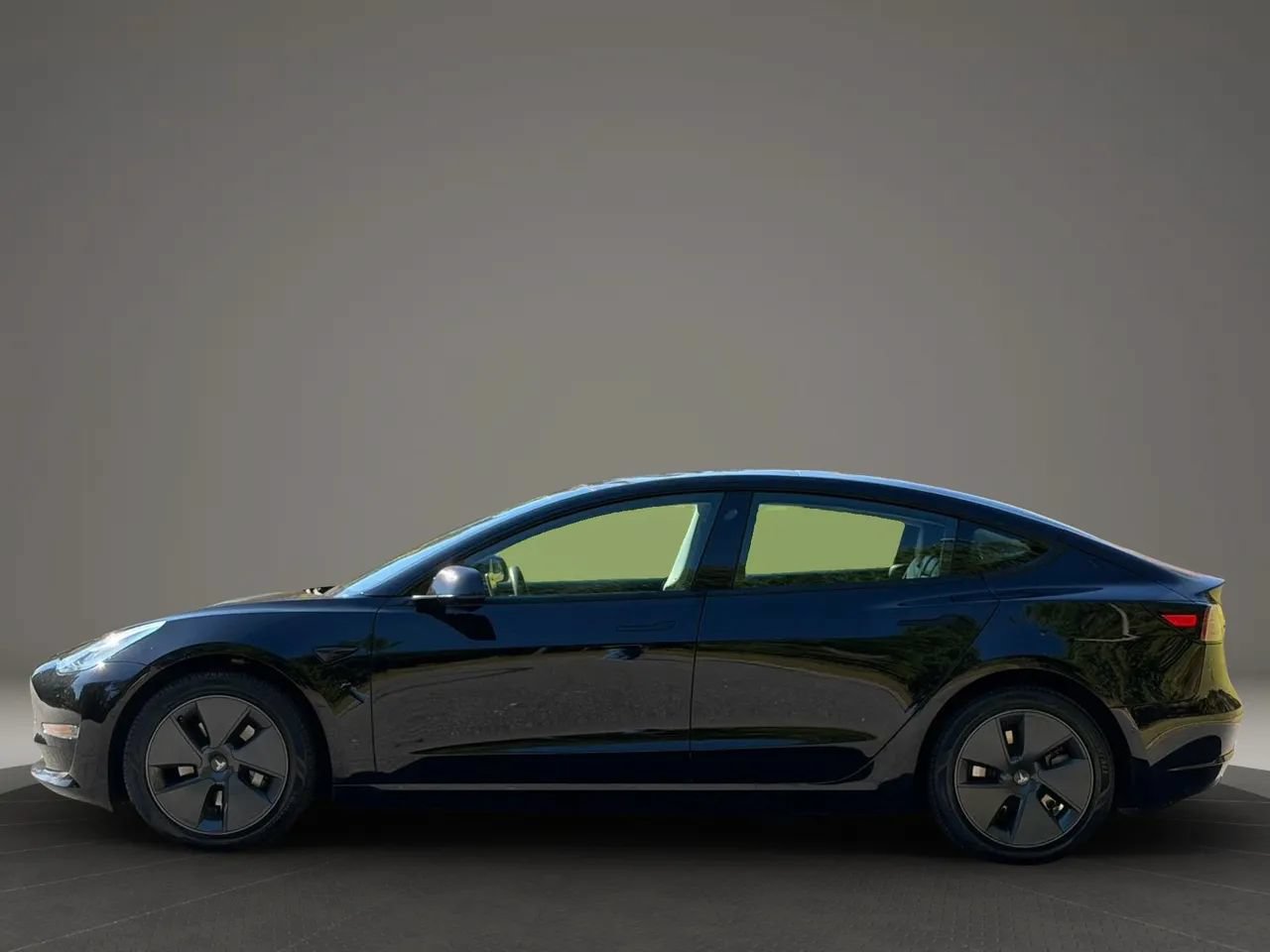 Used 2022 Tesla Model 3 Long Range AWD/4WD image 8