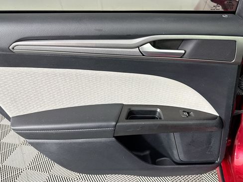 Used 2020 Ford Fusion SE w/ Equipment Group 151A image 25