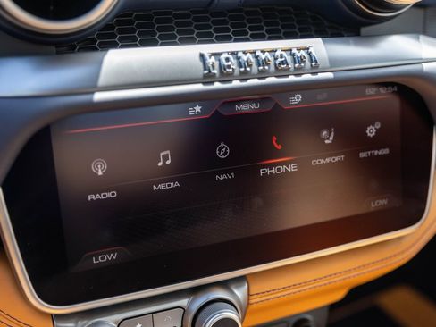 Used 2019 Ferrari Portofino RWD image 45