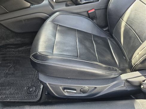 Used 2017 Ford Mustang Premium image 21