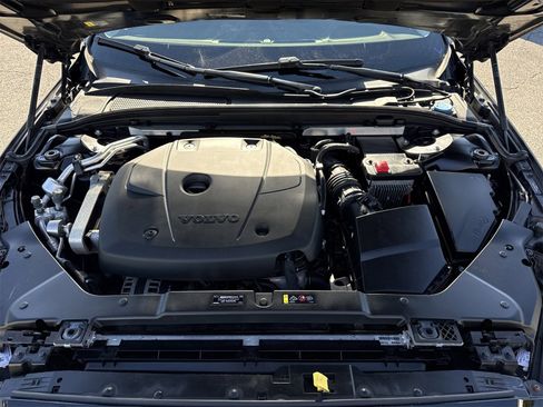 Used 2020 Volvo S60 T6 Momentum image 39
