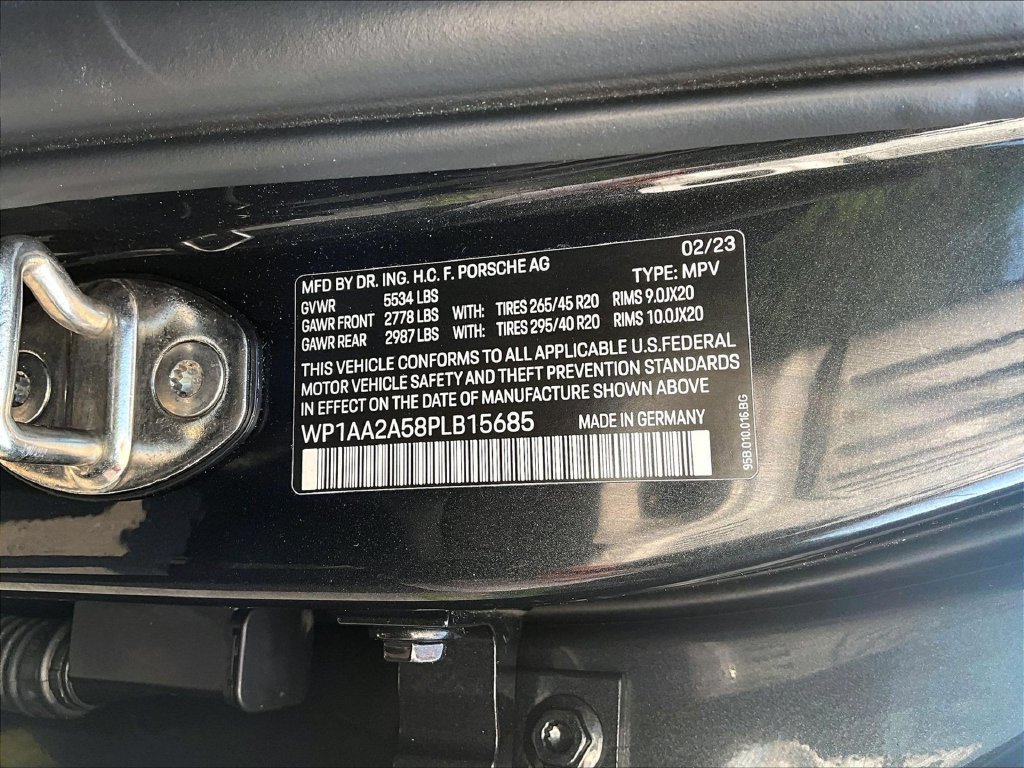 Certified 2023 Porsche Macan Turbo AWD/4WD image 35