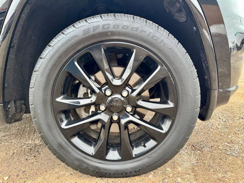 Used 2020 Jeep Grand Cherokee Altitude image 38