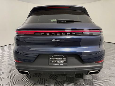 Certified 2026 Porsche Cayenne AWD/4WD image 10