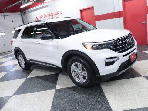 Used 2020 Ford Explorer XLT w/ Equipment Group 202A RWD image 3