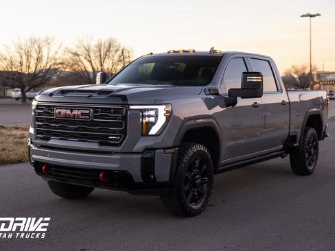 Used 2025 GMC Sierra 3500 AT4 w/ AT4 Premium Plus Package image 4