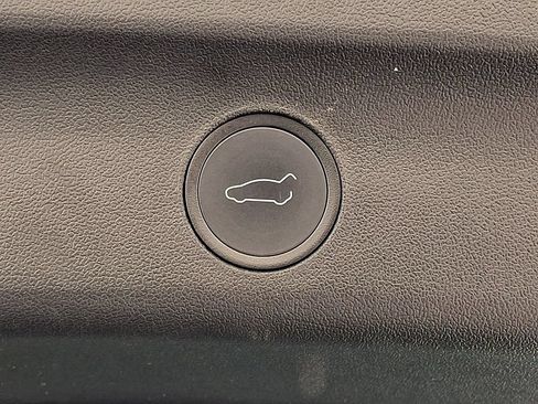 Used 2021 Tesla Model Y Long Range AWD/4WD image 29