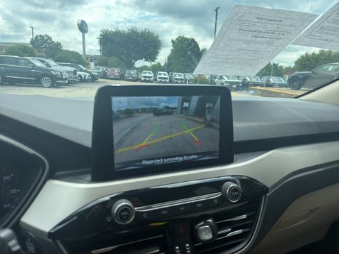 Used 2020 Ford Escape SE FWD image 29