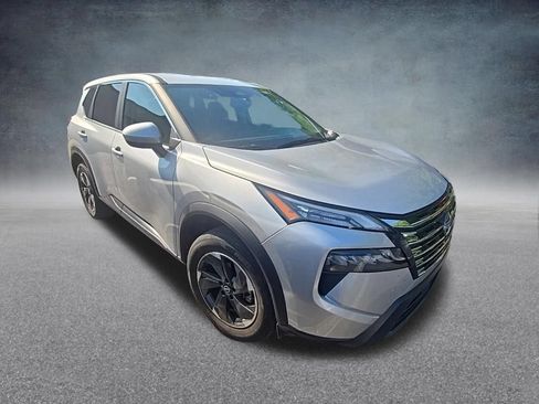 Used 2025 Nissan Rogue SV AWD/4WD image 2