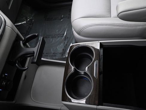 Used 2019 Toyota Sienna XLE image 31