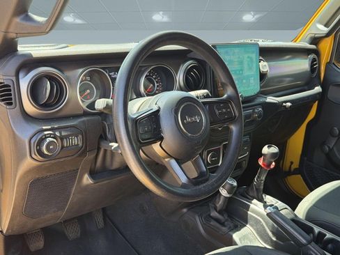 Used 2019 Jeep Wrangler Sport AWD/4WD image 4