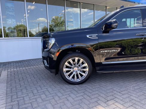 Used 2022 GMC Yukon XL Denali AWD/4WD image 9