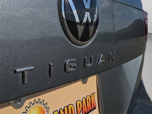 Used 2023 Volkswagen Tiguan SE R-Line image 21