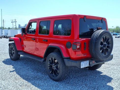 Used 2025 Jeep Wrangler Unlimited Sahara AWD/4WD image 10