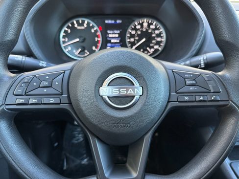 Used 2025 Nissan Sentra S image 18