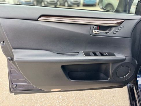 Used 2017 Lexus ES 300h image 9