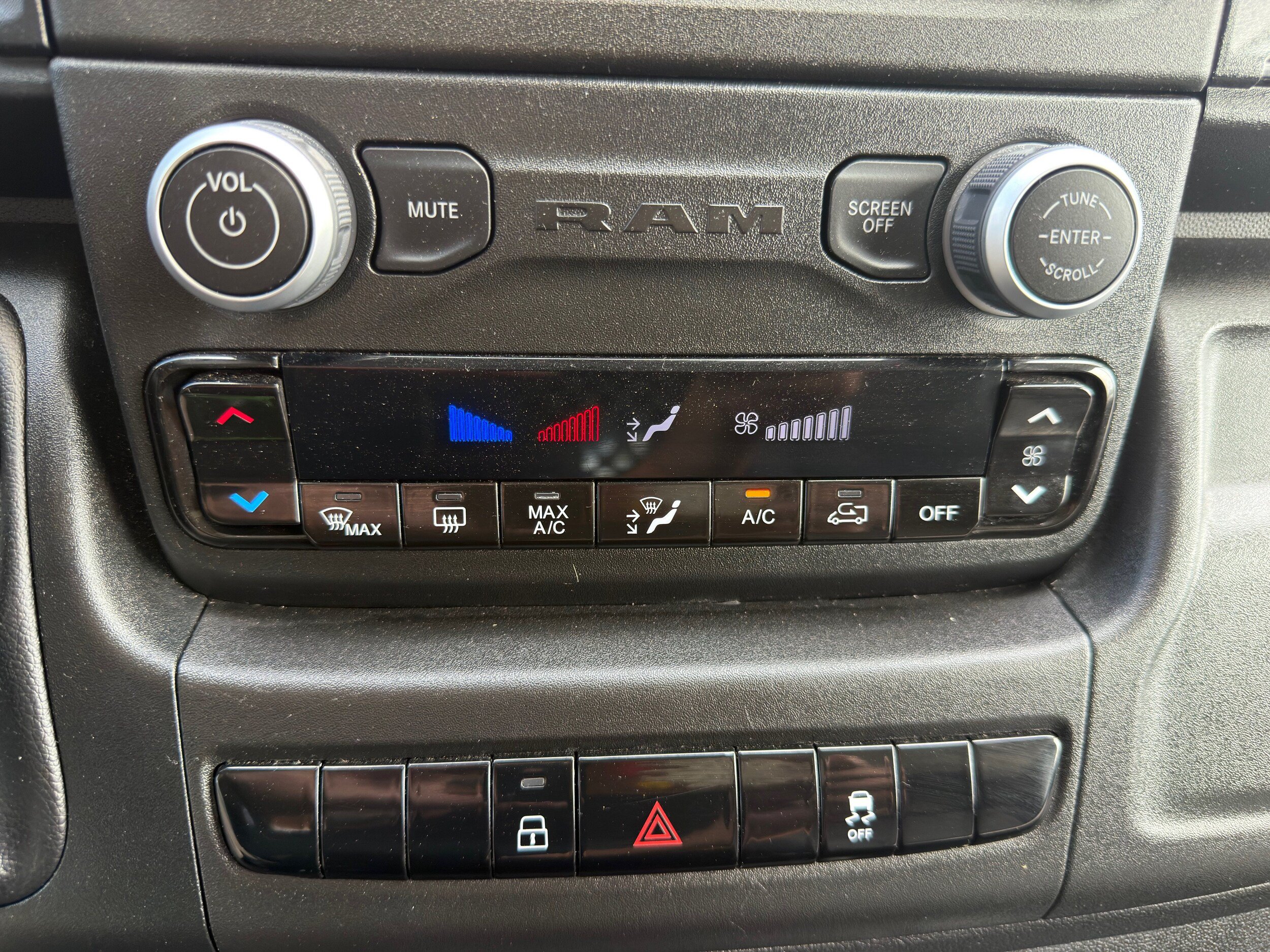 Used 2025 RAM ProMaster 2500 w/ U-Haul Equipment Group FWD image 33