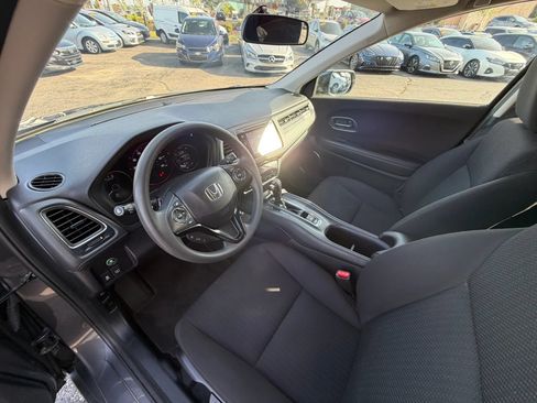 Used 2018 Honda HR-V EX image 17