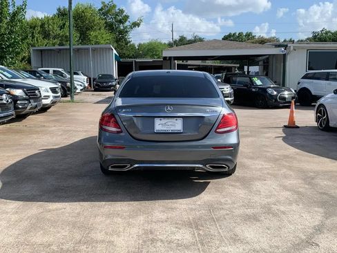 Used 2017 Mercedes-Benz E 300 4MATIC image 6