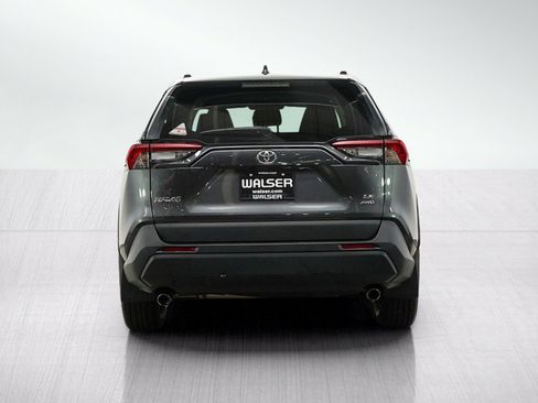 Used 2021 Toyota RAV4 LE AWD/4WD image 4