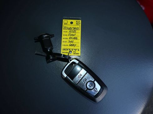 Used 2025 Ford Escape Active AWD/4WD image 27