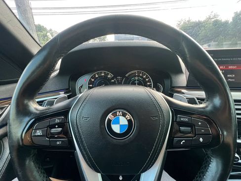 Used 2018 BMW 530e xDrive w/ Premium Package 2 AWD/4WD image 18