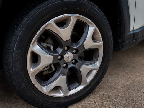 Used 2019 Jeep Compass Limited AWD/4WD image 14