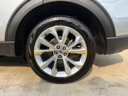 Used 2023 Ford Explorer Platinum w/ Technology Package AWD/4WD image 10