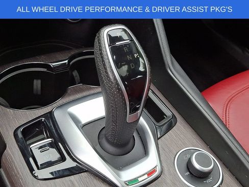 Used 2021 Alfa Romeo Giulia Ti w/ Nero Edizione AWD/4WD image 15